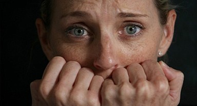 Panik atak nedir? Belirtileri nelerdir?