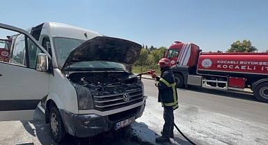 Servis minibüsünde yangın çıktı!