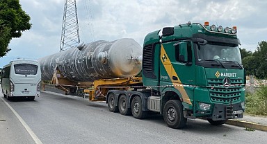 Tonlarca ağırlıkta yükle yolda kaldı!