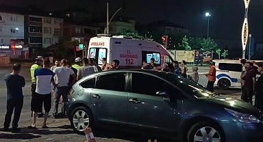 Yolun karşısına geçmek isteyen kadına otomobil çarptı!