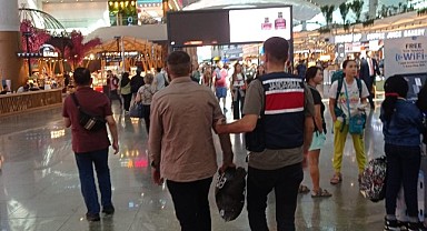 24 kaçak göçmen daha sınır dışı edildi