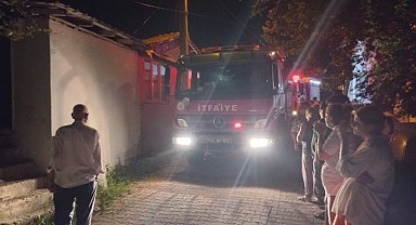 Çatıdan çıkan duman panik yarattı!