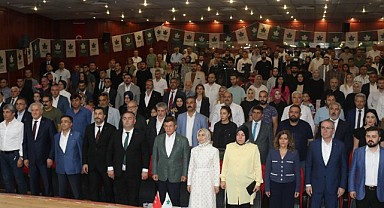 Davutoğlu, partisinin Çayırova İlçe Kongresi'ne katıldı!