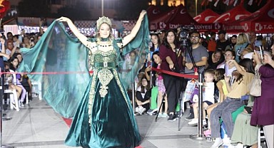 Kaftan-ı Eda defilesi izleyenlerden tam not aldı!