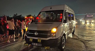 Kırmızı ışıkta geçen işçi servisi ile tır çarpıştı: 3 yaralı!