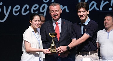 Münazara şampiyonasında ödüller sahiplerini buldu!