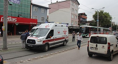 Otomobil ile çarpışan motosikletin sürücüsü yaralandı
