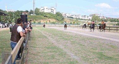 Rahvan At Yarışı Gölcük Koşusu nefesleri kesti