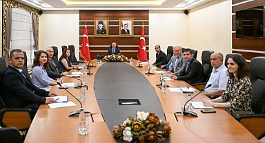Vali Yavuz, halk gününde vatandaşların sorunlarını dinledi!