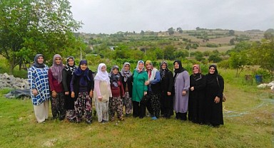 AK Kadınlar Gebze’nin köylerine çıkarma yaptı!