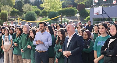 Başkan Bıyık, ilk gün öğrencileri yalnız bırakmadı!