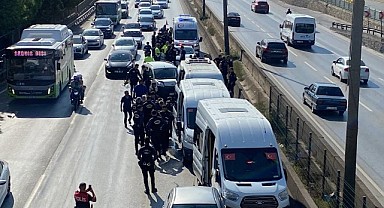 Çevik kuvvet polisleri kaza yaptı: 5 polis yaralı!