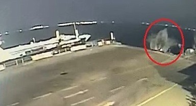 Gebze’de araç feribot iskelesinden denize uçtu!