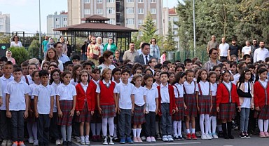 Tatil bitti, öğrenciler için ilk ders zili çaldı!