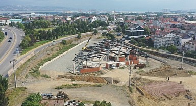 Yeni Gölcük terminal binasında çatı imalatı yapılıyor!