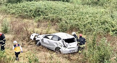 Yeşillik alana uçan otomobil defalarca takla attı!