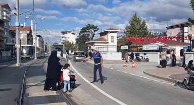 Zabıta ekipleri okul önlerinde, çocukların güvenliğini sağlıyor!