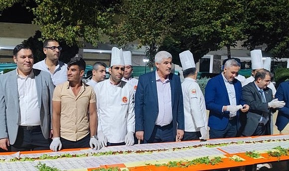 Bu dürümü gören şaşkınlığını gizleyemiyor