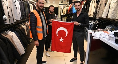 Çayırova Belediyesi, bayraksız esnaf bırakmadı