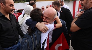Darıca’da bayrak dağıtımı devam ediyor