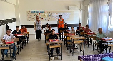 Deprem bölgesindeki öğrencilere kırtasiye desteği