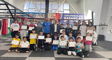 Genç kick boksçular, kuşak diplomalarını aldı