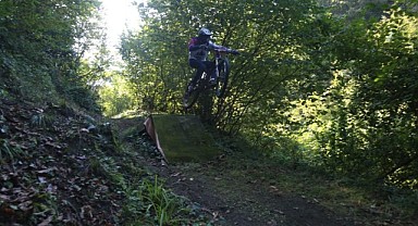 Gölcük’te Dağ Bisikleti Downhill Cup heyecanı!