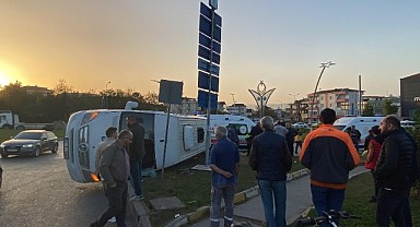 Halk otobüsü işçi servisiyle çarpıştı! Yaralılar var