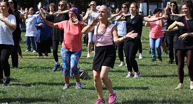 İzmitli kadınlar spor yaparak eğlendi!