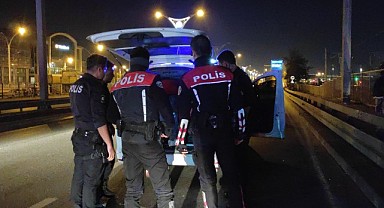Lüks araçtan çıkanlar şok etti! Yakalandılar