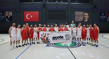 Protokol formayı giydi, basketbol oynadı!