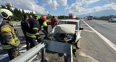 TEM'de otomobil bariyerlere çarptı: 2 yaralı!
