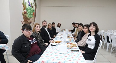 Üniversite öğrencilerine ücretsiz yemek!