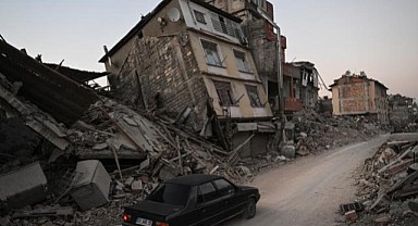 Üreten ve Yöneten Kadınlar, Defne'ye okul yaptırıyor