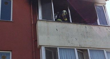 Yangın paniği: Dumanlar daireyi kapladı!