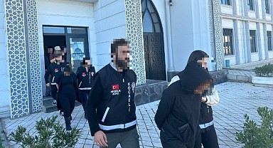 100 bin TL değerinde ziynet çalmışlardı! Yakalandılar