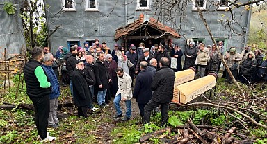 Aile katliamında ölen anne oğul toprağa verildi