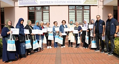 Büyükşehir, işitme engelli vatandaşlara deprem eğitimi veriyor