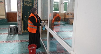 Çayırova'da ibadethanelerin temizliğini ihmal edilmiyor