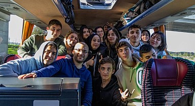 Ertuğrul Kurdoğlu öğrencileri, üniversite gezisinde