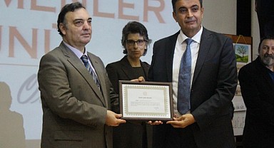 Emekli öğretmenlere başarı belgesi verildi