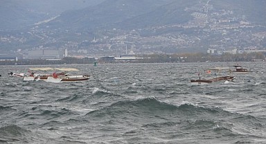 Fırtına İzmit’i vurdu! Balıkçı teknesi battı