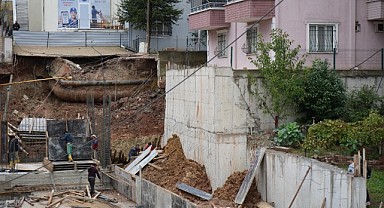 İstinat duvarı çöktü 4 bina mühürlendi
