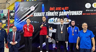 Kağıtsporlu karateciler zirveyi kimseye bırakmadı