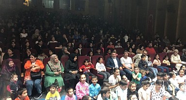 Kırmızı Başlıklı Kız ve Haylaz Mojo, Dilovalı çocuklara konuk oldu