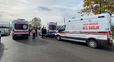Kırmızı ışık ihlali yaptı! Alt geçitte bekleyen yayalara çarptı