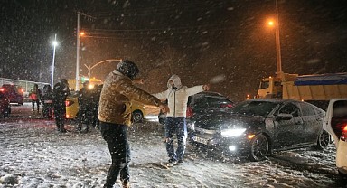 Kocaeli’ne ilk kar tanesi düştü