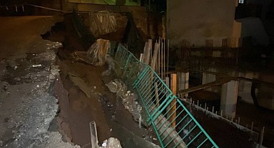 Mahalle aynı, çöken duvar farklı! Korkulu anlar yaşandı