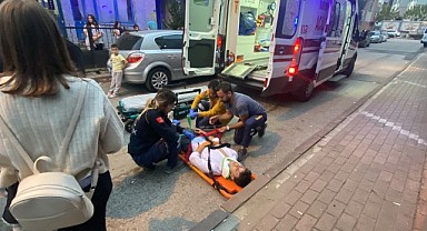 Otomobille çarpıştı savruldu! 2 kişi yaralandı
