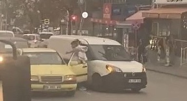 Trafikte tartıştığı kişiyi tekme tokat dövdü!